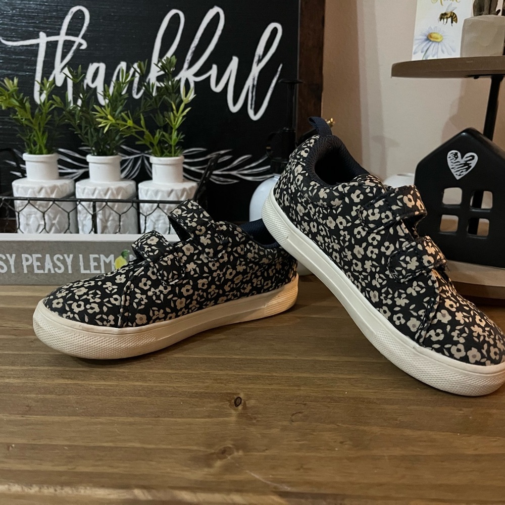 GAP size kids 10 • NAVY & White Flowers